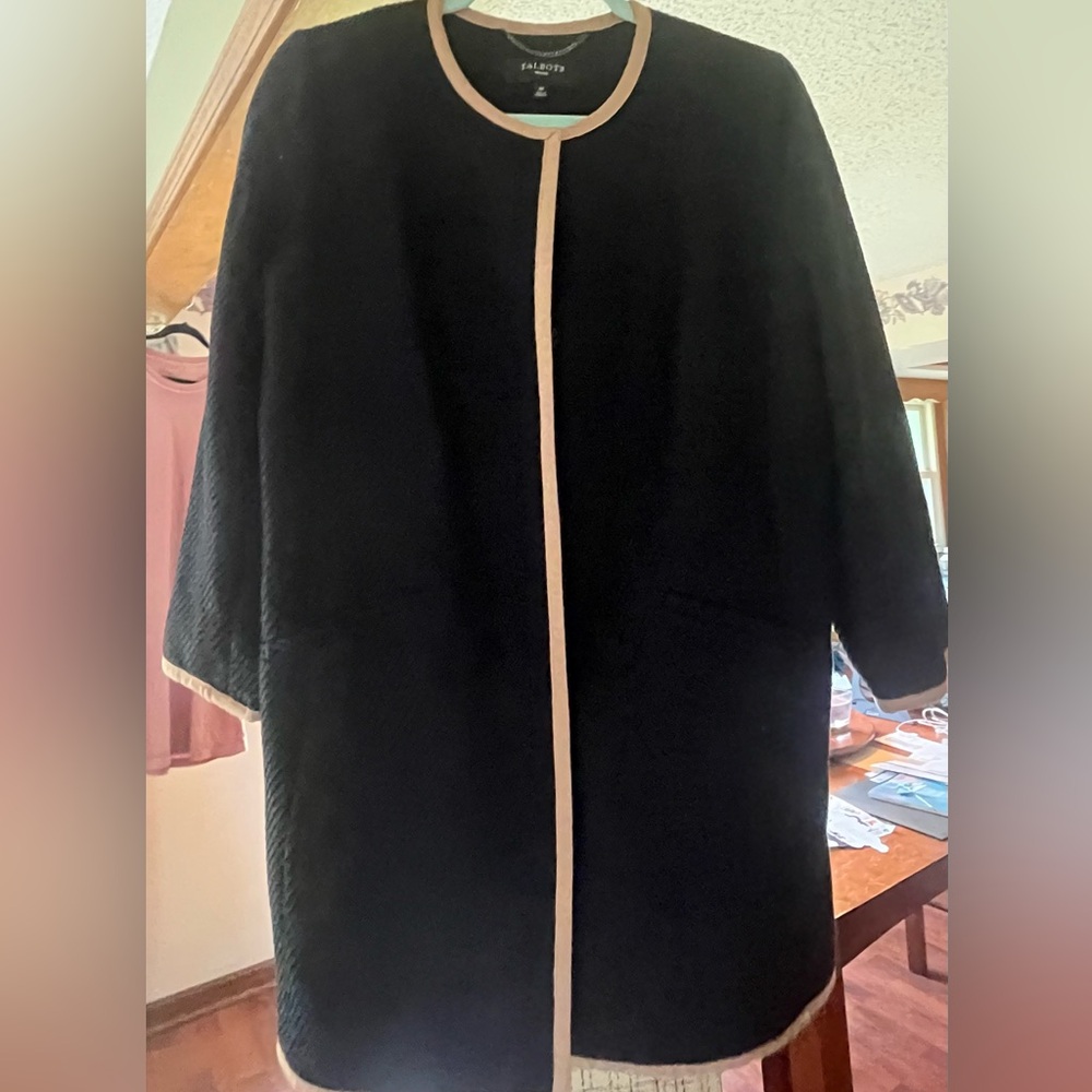 Talbots 8P Black Textured Jacket with Camel Edging. Snap closure. Classic style